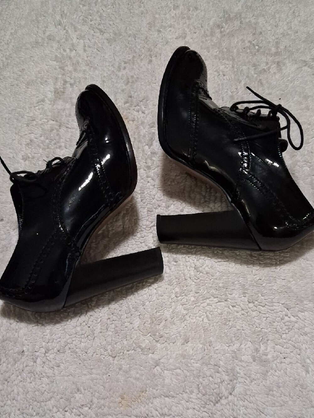 Moschino Black Patent Leather Lace-Up Heeled Brogues - Picture 3 of 13